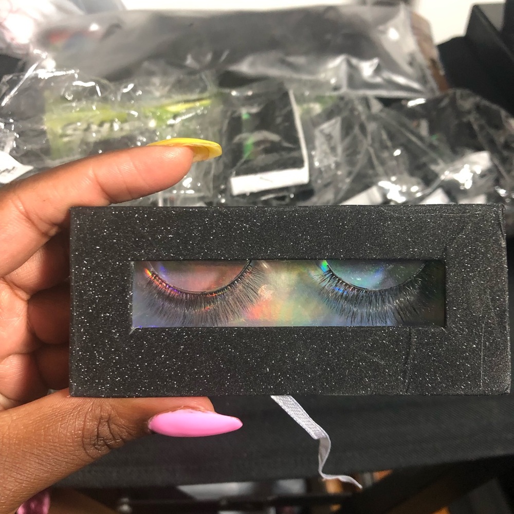 Lashes - Picture 3 of 3